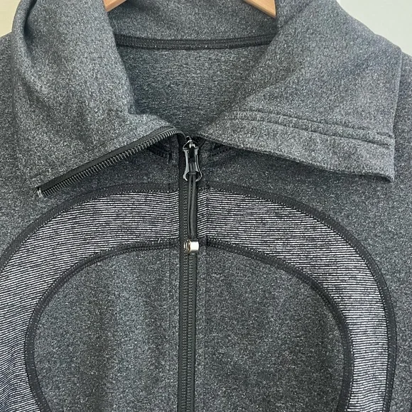 Lululemon In Stride Jacket - Picture 3 of 5